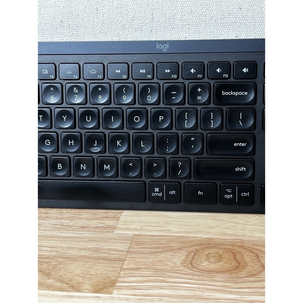 Logitech MX Keys Keyboard + MX Master 3 for Mac Mouse Combo – Unifying Receiver - Picture 9 of 13